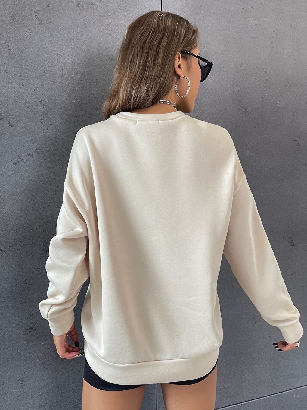 Bej Kadın BeJ Baskısız Oversize Bisiklet Yaka Sweatshirt-1