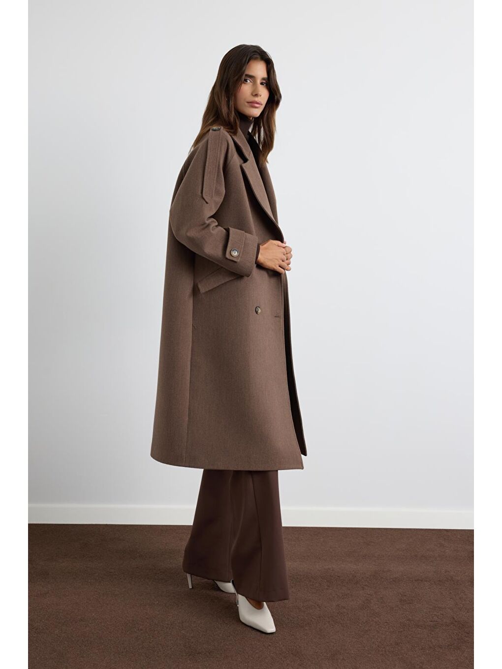 Kahverengi Kruvaze Yaka Apolet Detaylı Kaşe Kaban Tozlu Kahve-1