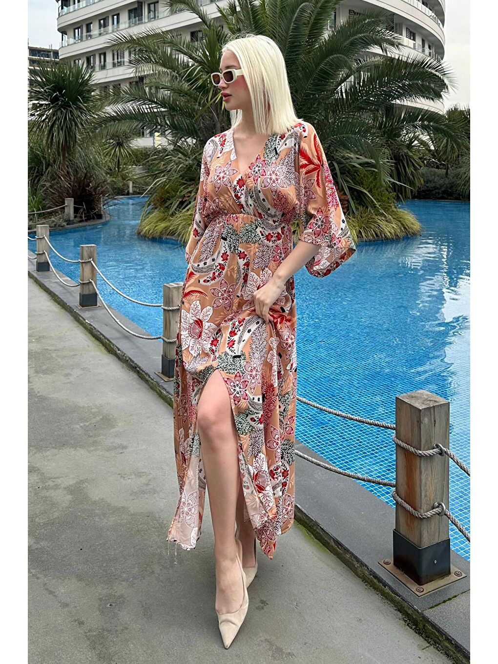 Kahverengi Camel Desenli Yırtmaç Detaylı Uzun Elbise Mg2325