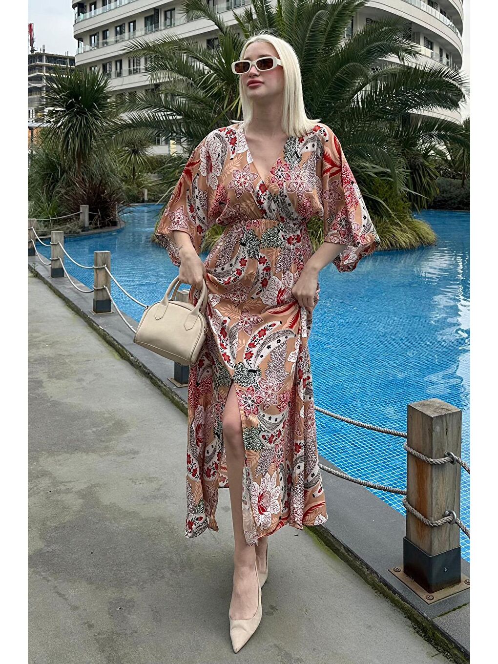 Kahverengi Camel Desenli Yırtmaç Detaylı Uzun Elbise Mg2325-1