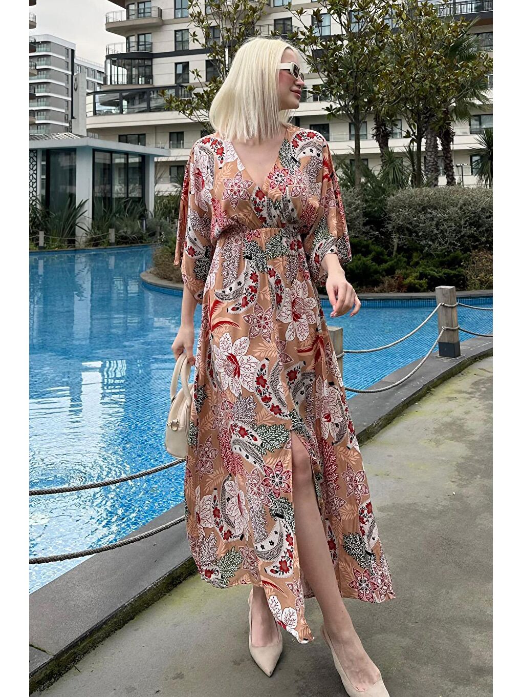 Kahverengi Camel Desenli Yırtmaç Detaylı Uzun Elbise Mg2325-2