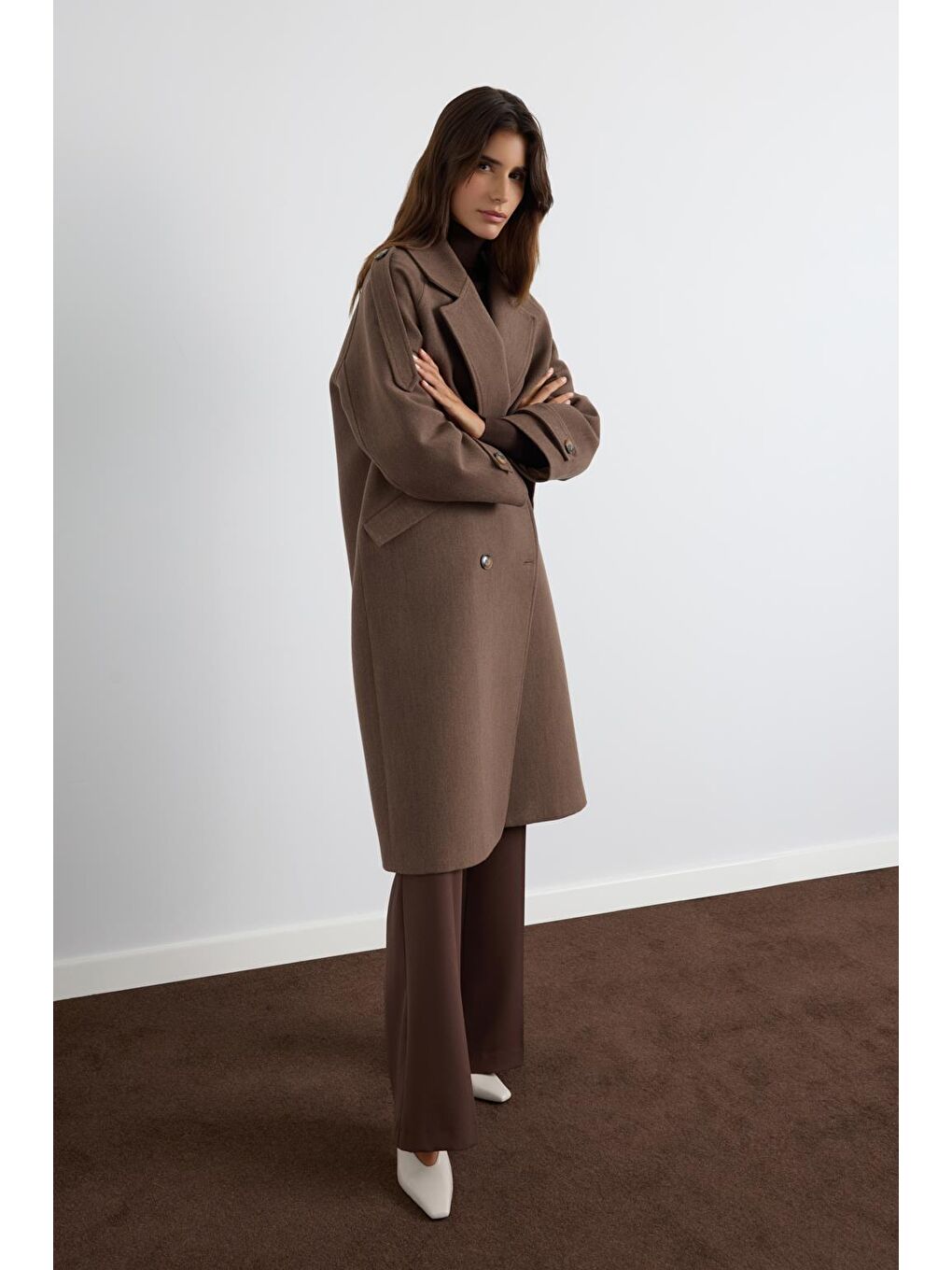 Kahverengi Kruvaze Yaka Apolet Detaylı Kaşe Kaban Tozlu Kahve-4