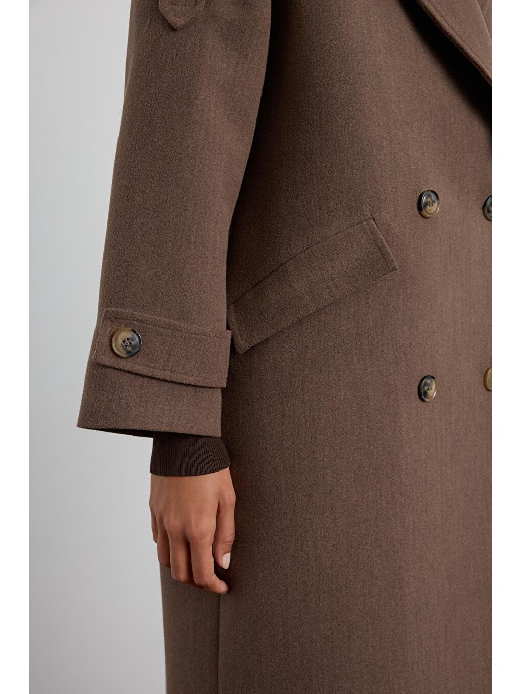 Kahverengi Kruvaze Yaka Apolet Detaylı Kaşe Kaban Tozlu Kahve-8