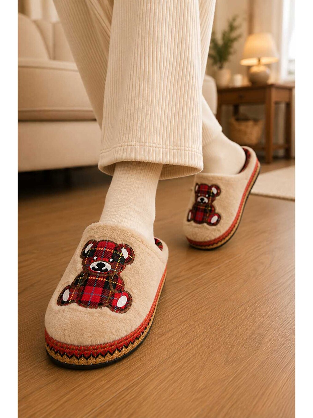 Bej Unisex, Ekose Desenli, Ayı Figürlü, Yumuşak, Pelüş Kışlık Ev Terliği-2