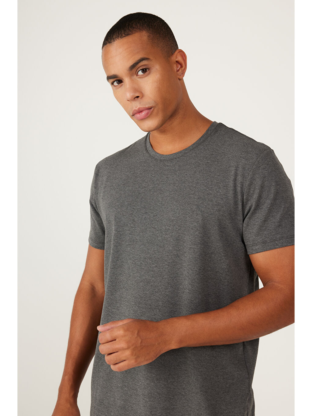 Erkek Antrasit-Melanj 360 Derece Her Yöne Esneyen Slim Fit Bisiklet Yaka Tişört-3