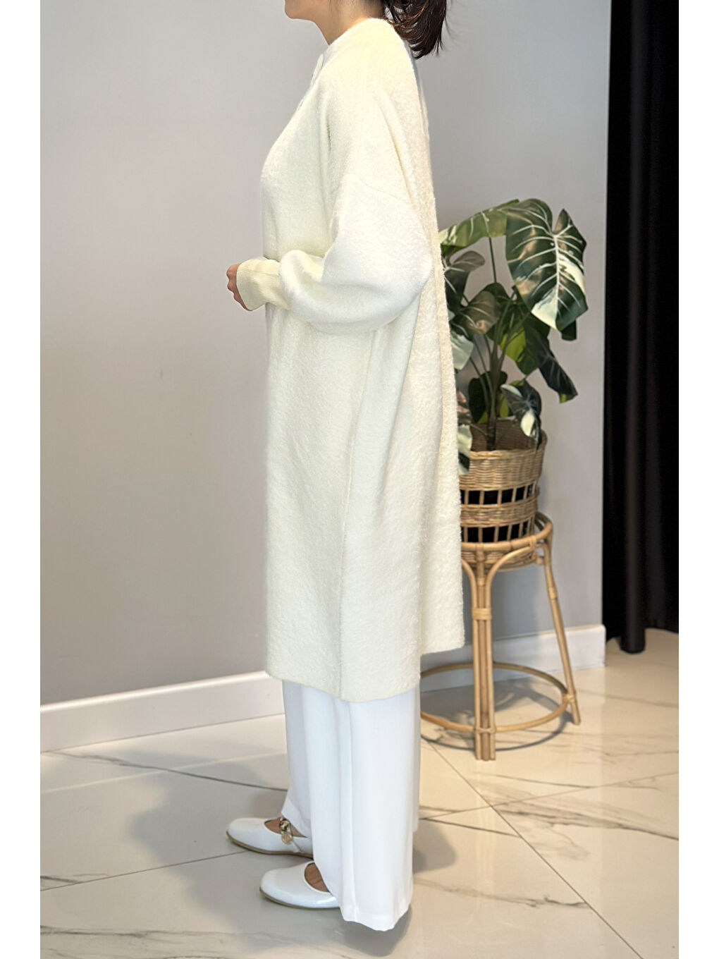 Uzun Düğme Detay Angora Hırka 25129 Ekru-1