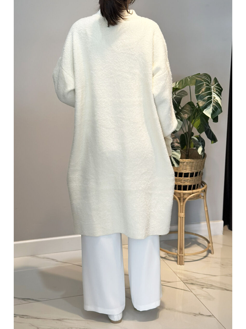 Uzun Düğme Detay Angora Hırka 25129 Ekru-2