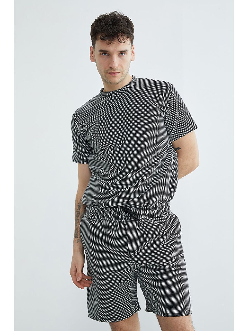 Siyah Beli Lastikli Mikro Kare Desenli  Şort-4