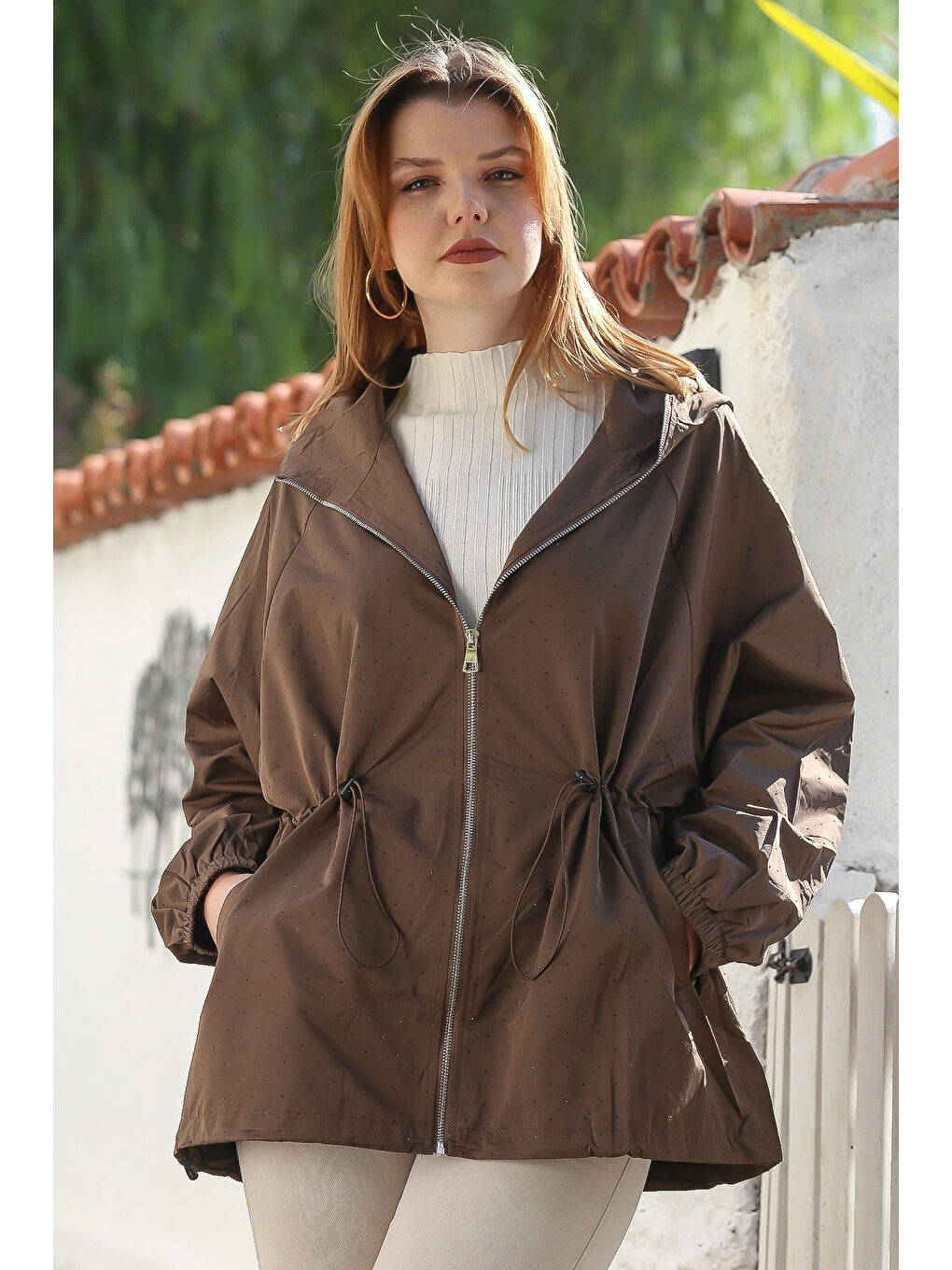 Kahverengi Kapüşonlu Büzgülü Kol Fermuarlı Fleto Cep Taşlı Casual Dokuma Ceket 80 68-2