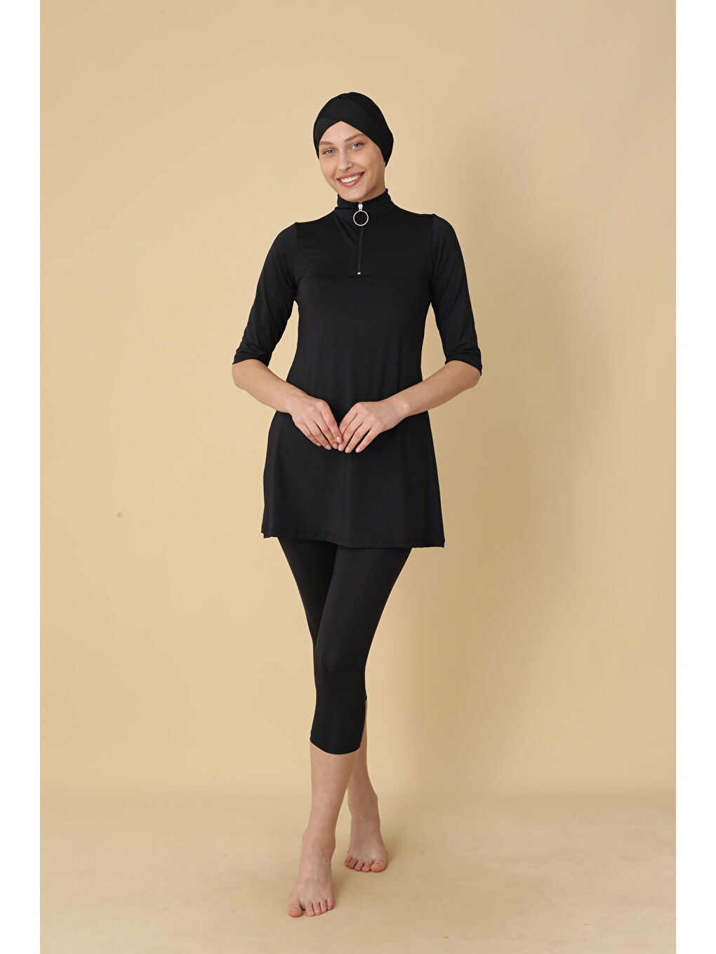 Siyah Yarım Fermuarlı Truvakar Kol Yarı Kapalı Tesettür Mayo 6110