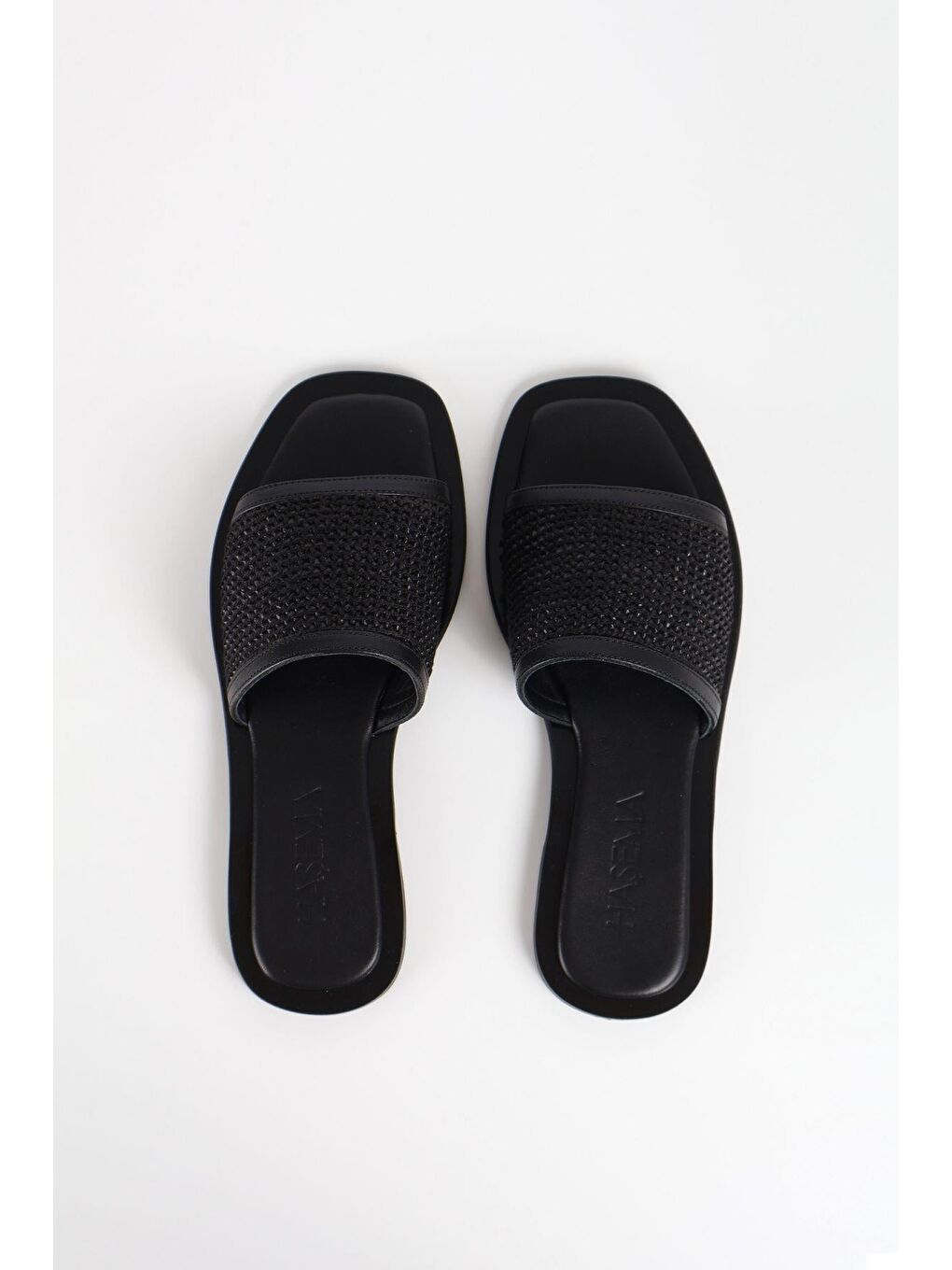 Kadın Hasır Detaylı Siyah Terlik 110-15-2