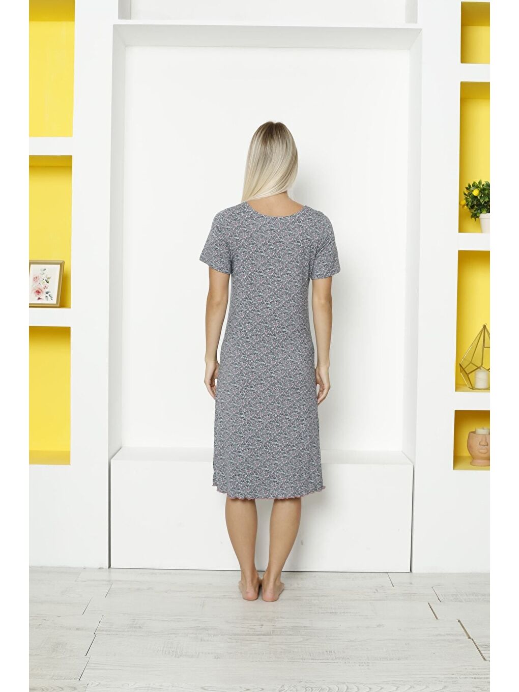 Gri Desenli Dantelli Yırtmaç Detaylı Kısa Kollu Elastanlı Viskon Gecelik-6