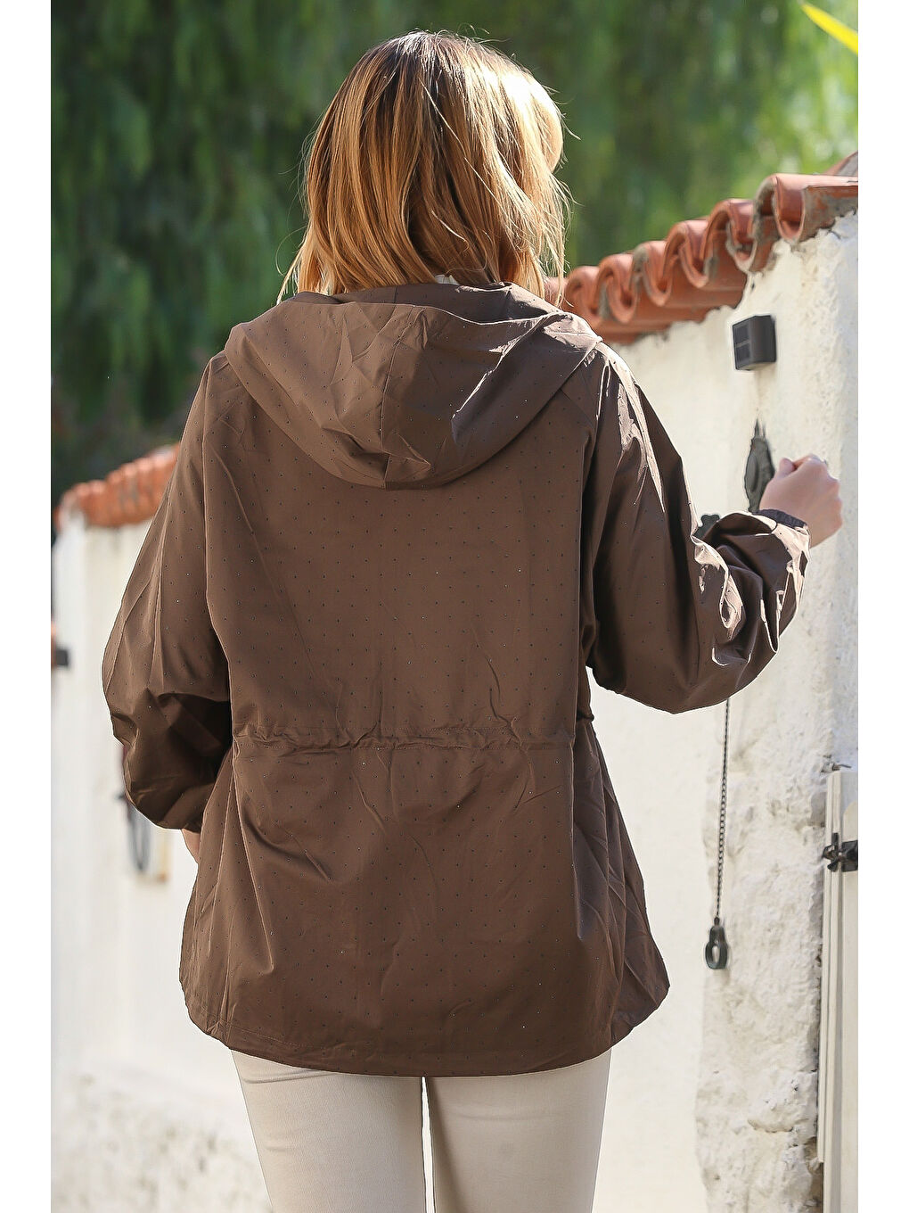 Kahverengi Kapüşonlu Büzgülü Kol Fermuarlı Fleto Cep Taşlı Casual Dokuma Ceket 80 68-4