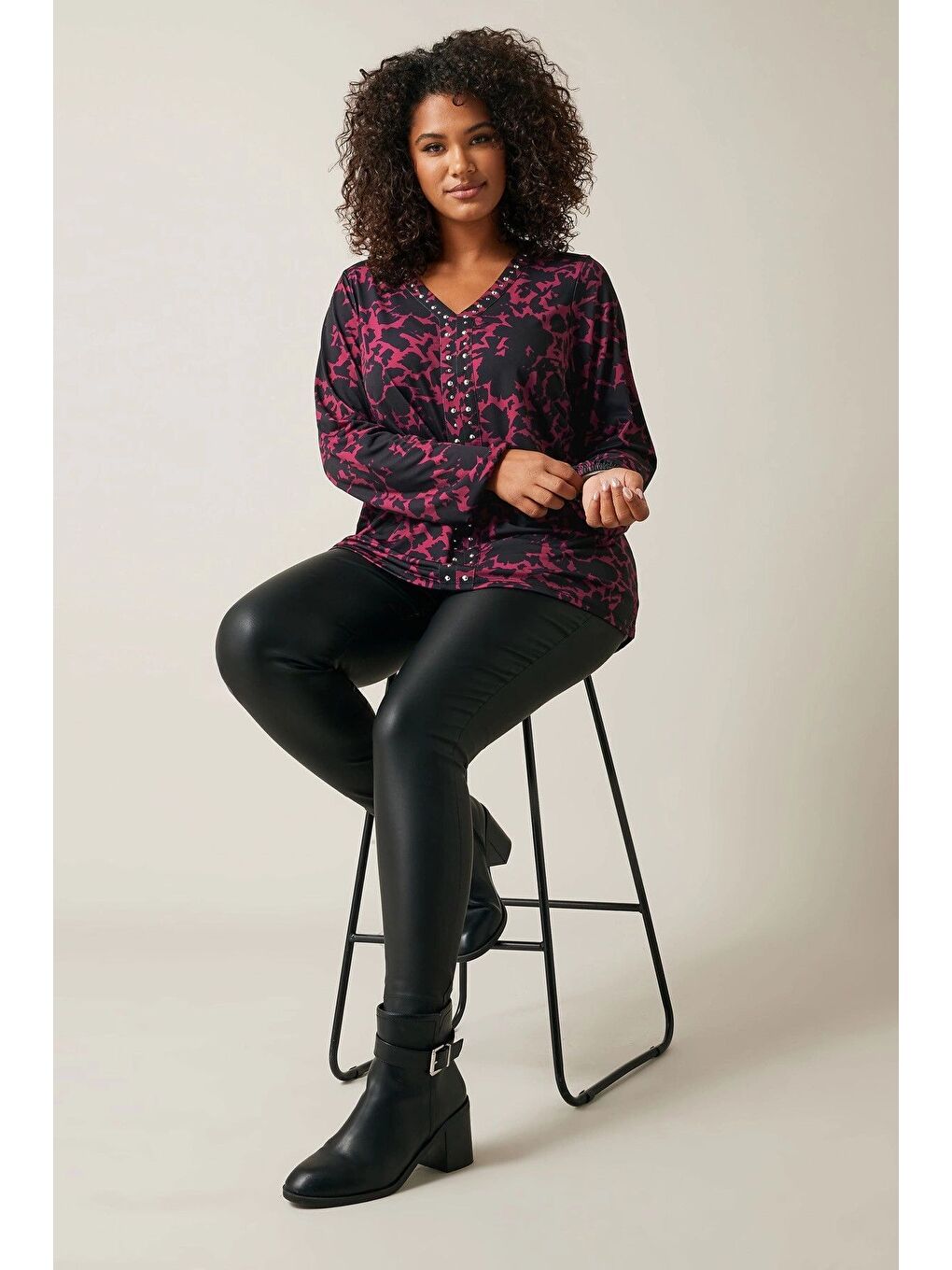 Fuşya Büyük Beden V Yaka Uzun Kollu Taş Detaylı Desenli Bluz 615713-1