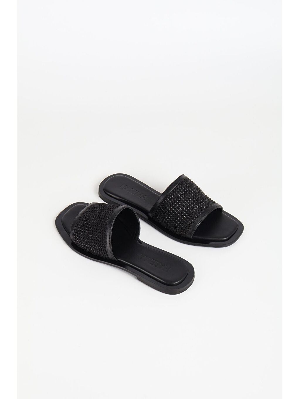 Kadın Hasır Detaylı Siyah Terlik 110-15-4