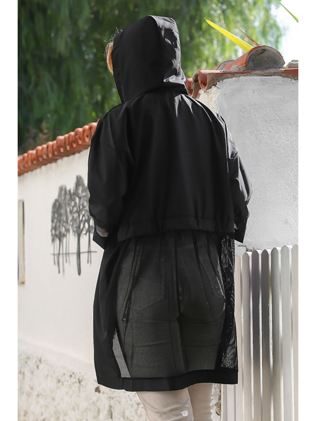 Siyah Kapüşonlu Uzun Kol Fermuarlı İnce File Detaylı Yağmurluk Casual Dokuma Ceket 92 65-3