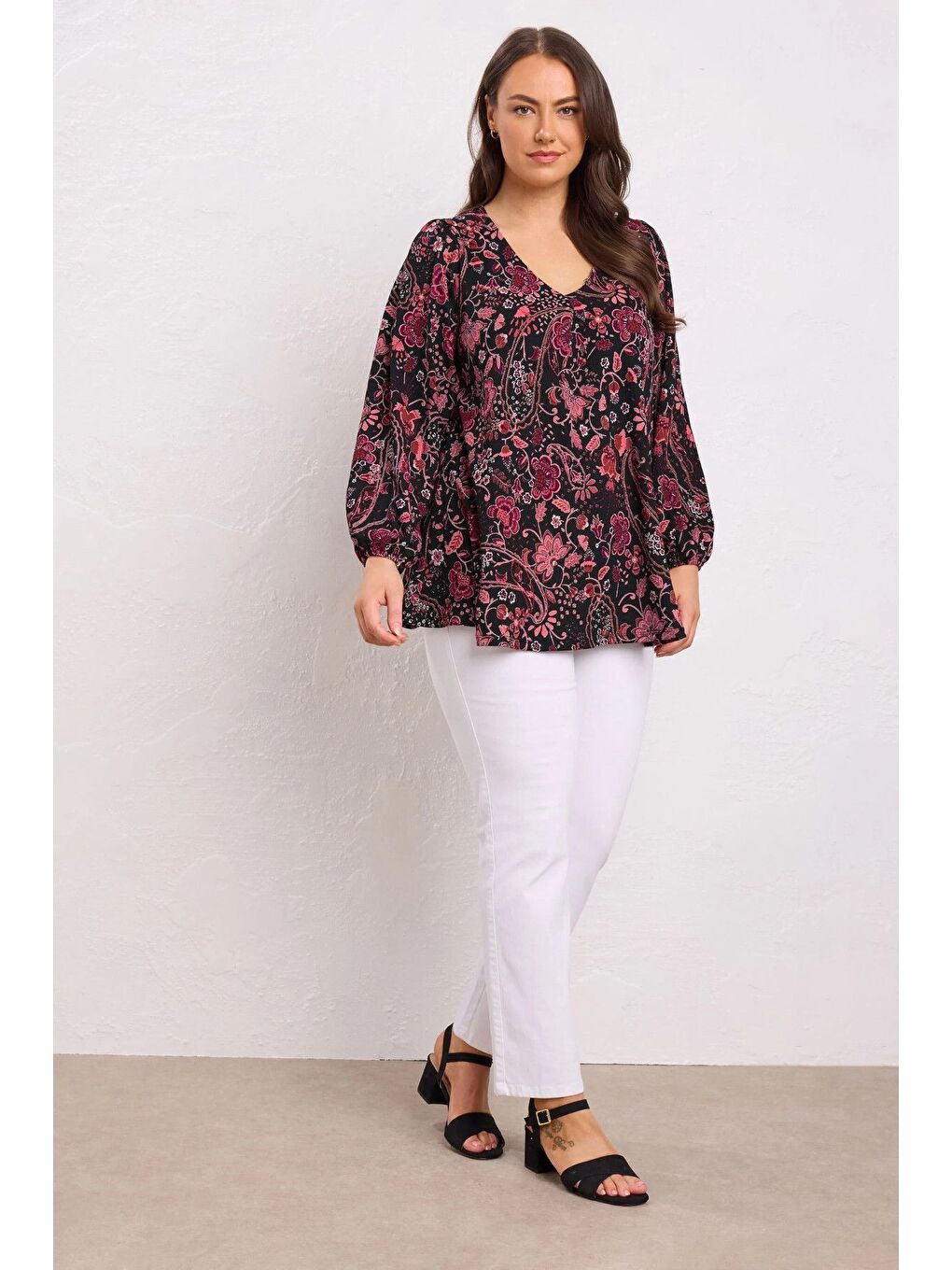 Pembe Büyük Beden V Yaka Uzun Kollu İnce Kumaşlı Bluz 615739-1