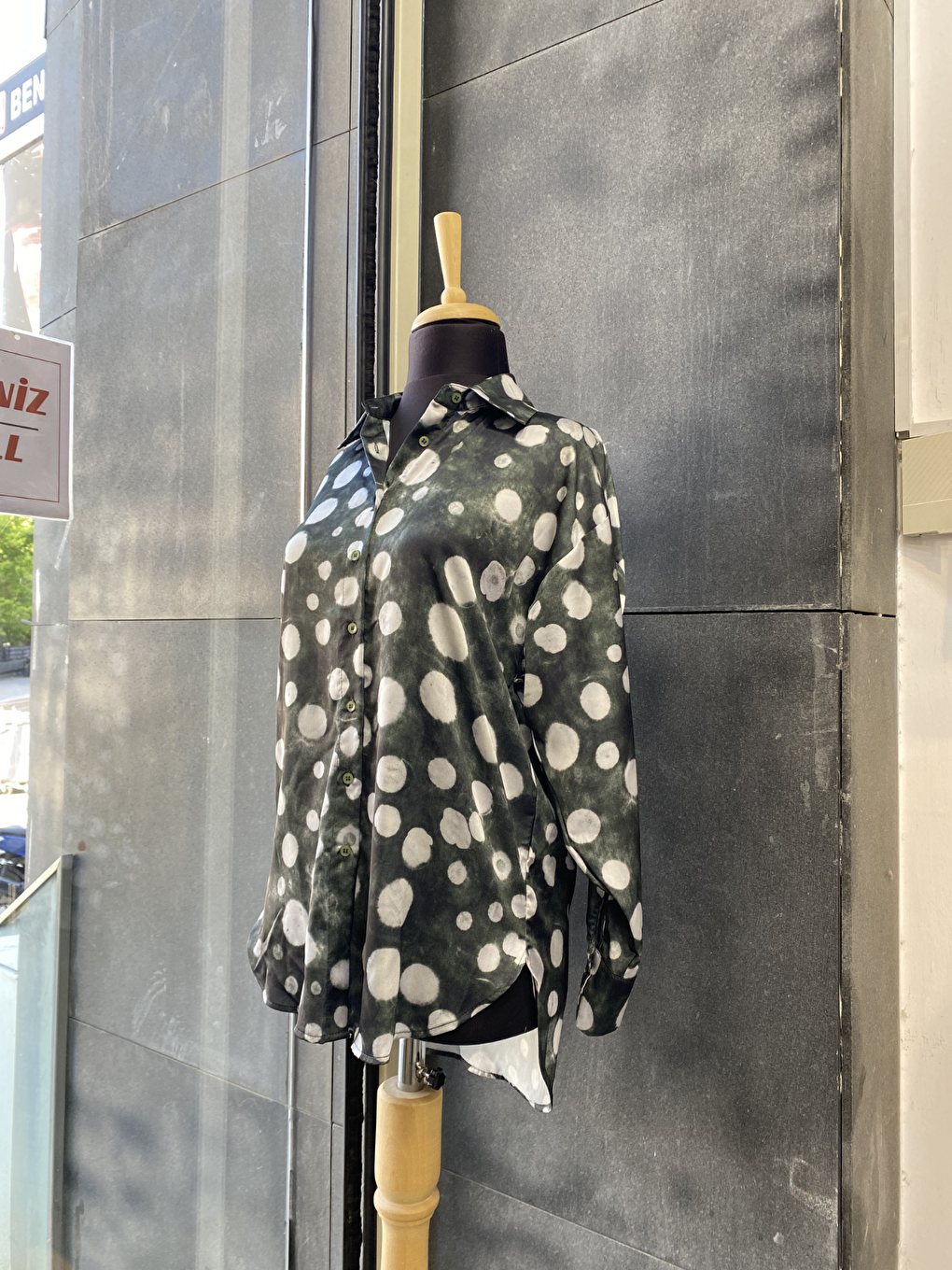 Haki Oversize Kalıp Batik Desenli Puantiyeli Saten Gömlek-3