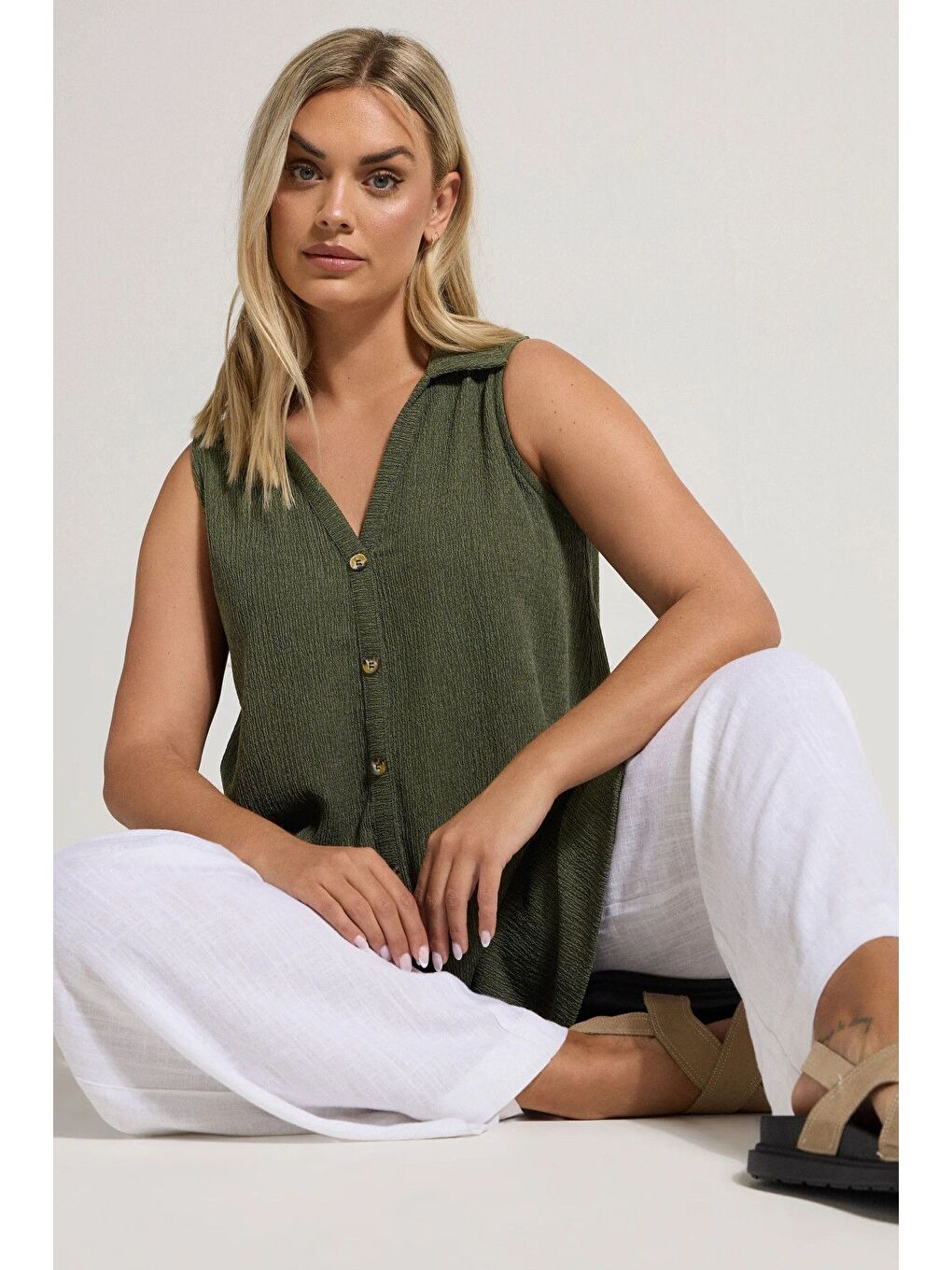 Haki Büyük Beden V Yaka Sıfır Kol Önü Düğmeli Esnek Gömlek 322691-1