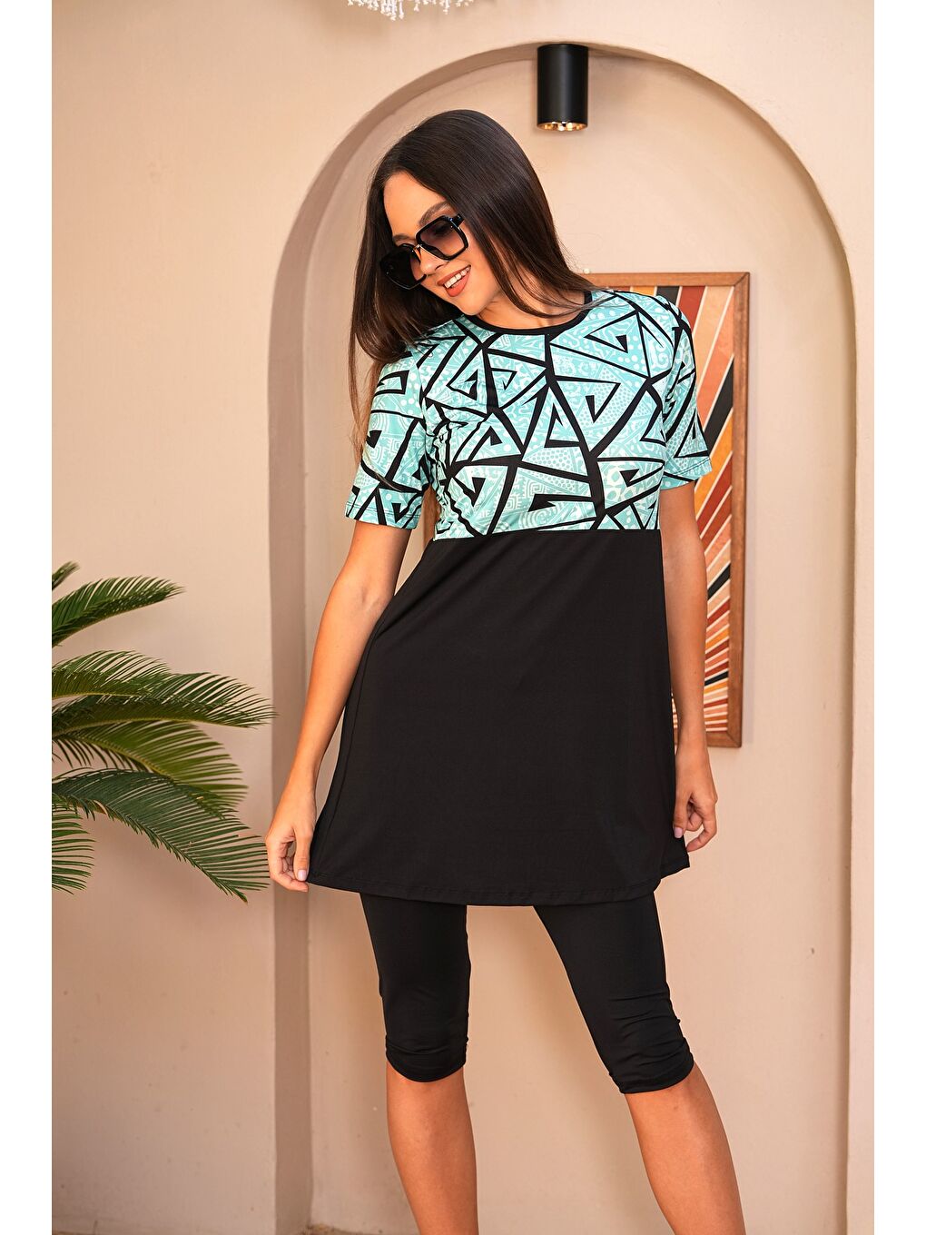Siyah Dijital Baskılı Kısa Kol Yarı Kapalı Tesettür Mayo 3181-2