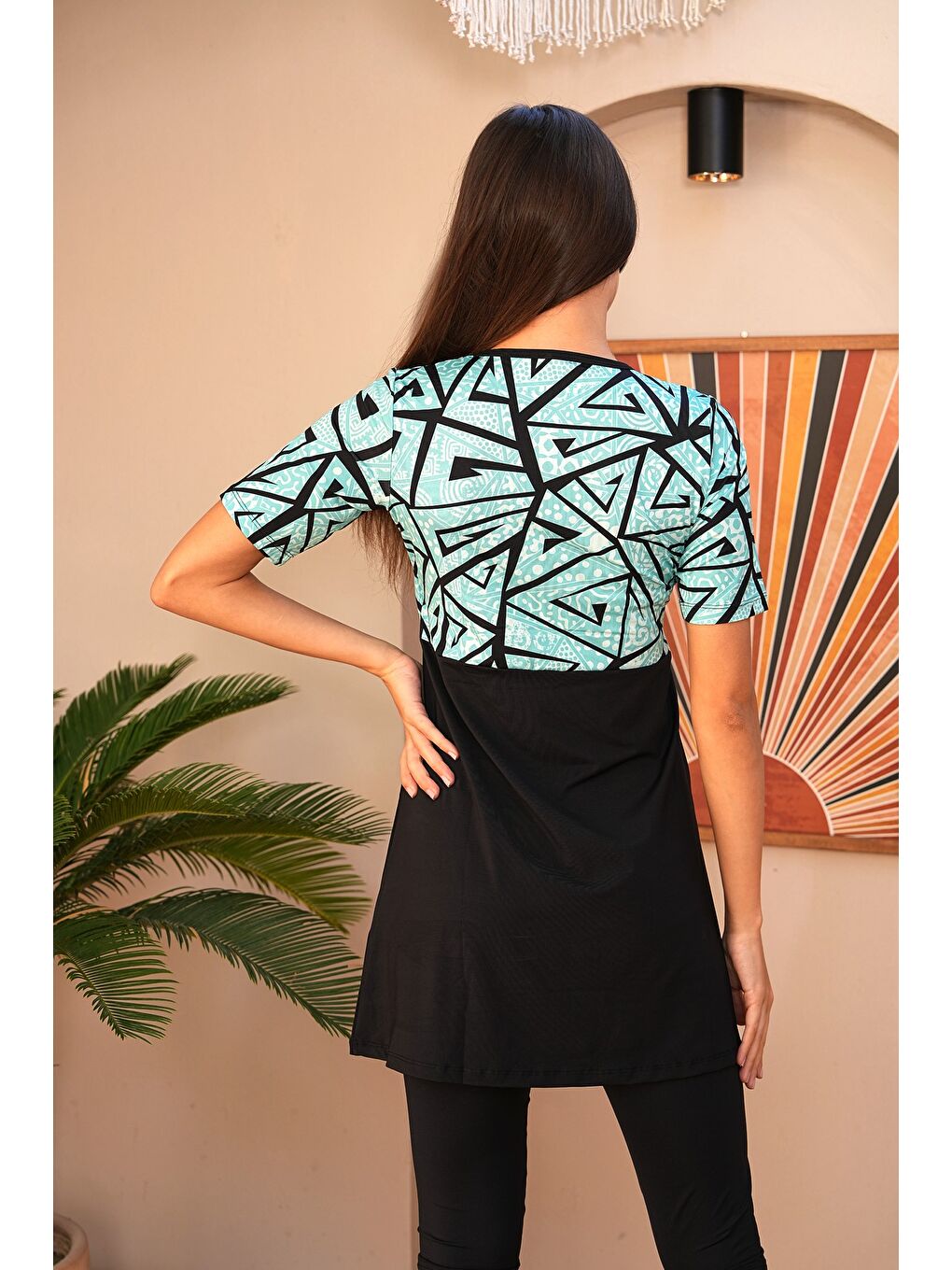 Siyah Dijital Baskılı Kısa Kol Yarı Kapalı Tesettür Mayo 3181-3