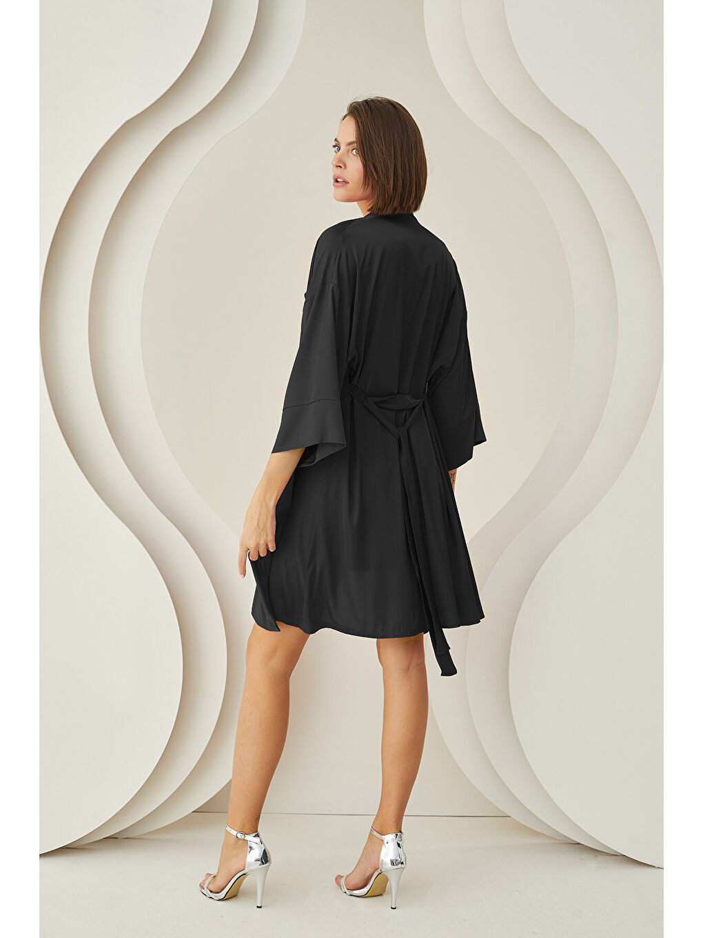 Siyah Silky Kısa Kuşaklı Tek Sabahlık-1
