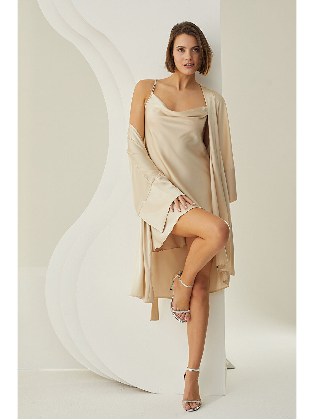 Bej Taş Rengi Silky Kısa Kuşaklı Tek Sabahlık