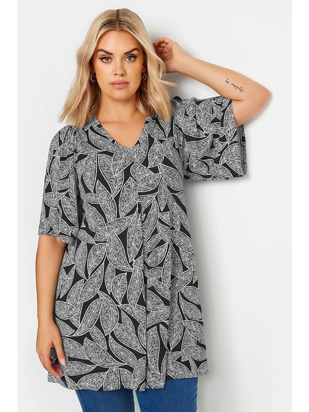 Siyah Büyük Beden V Yaka Desenli Asimetrik Kesim Elastanlı Bluz 321765