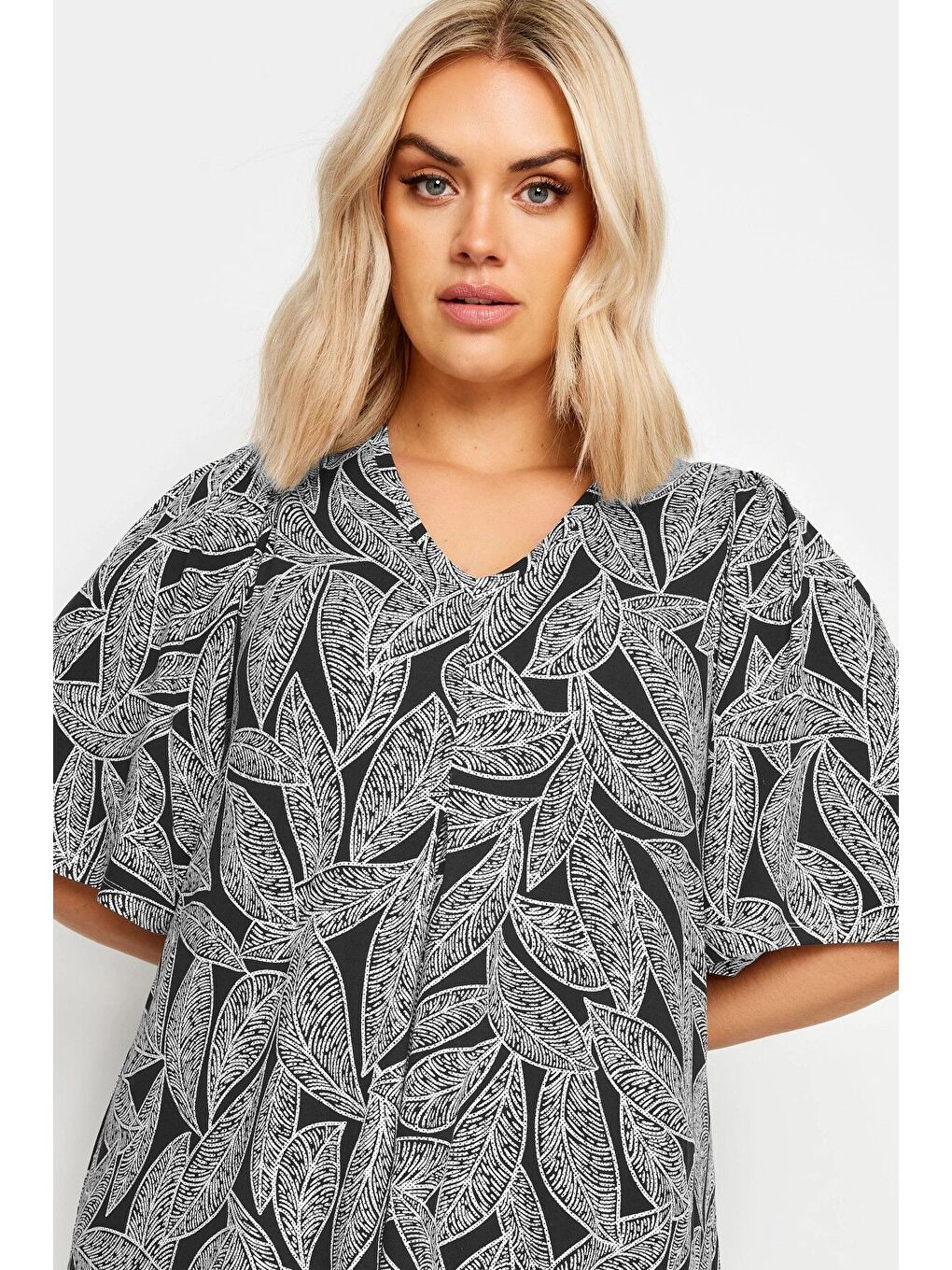 Siyah Büyük Beden V Yaka Desenli Asimetrik Kesim Elastanlı Bluz 321765-3