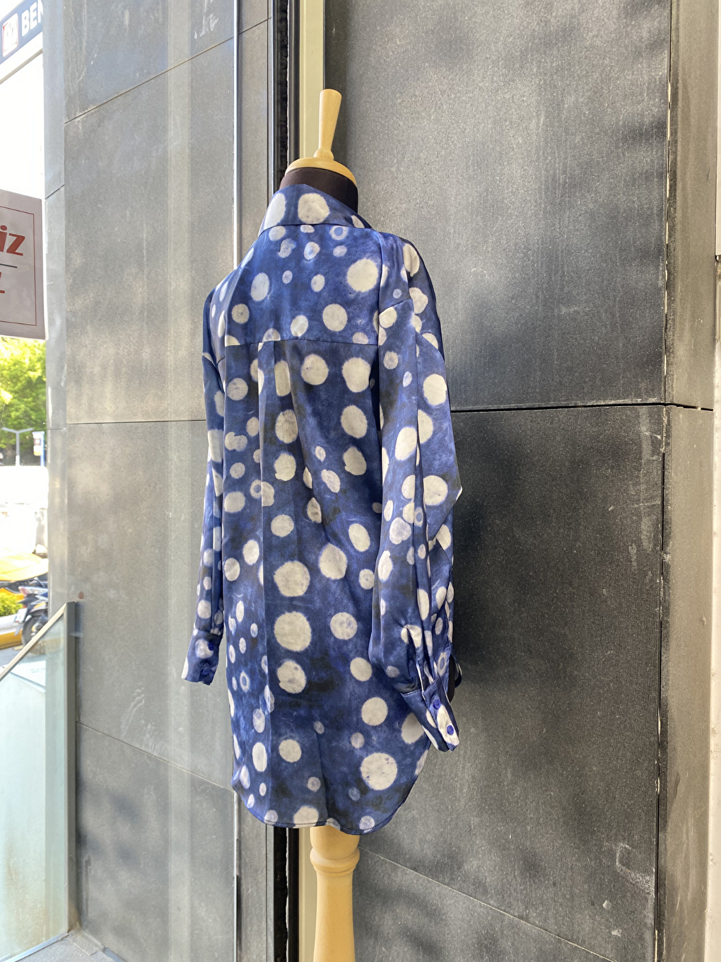 Lacivert Oversize Kalıp Batik Desenli Puantiyeli Saten Gömlek-6