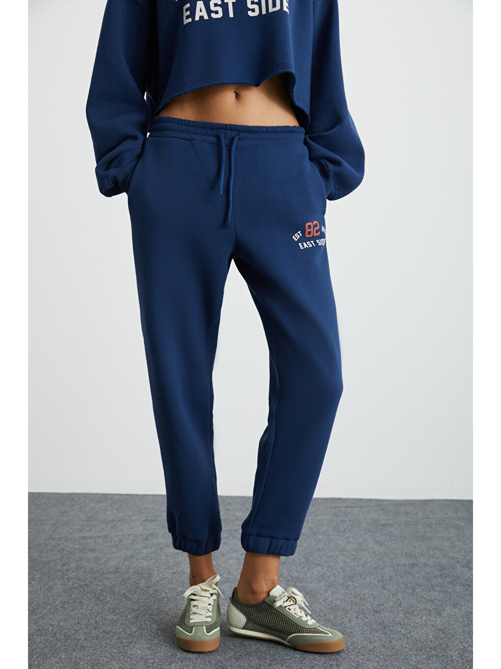 Gloryy Kadın Comfort Fit Baskı Detaylı Lastikli Paça Organik Pamuklu Lacivert Eşofman Takımı-3
