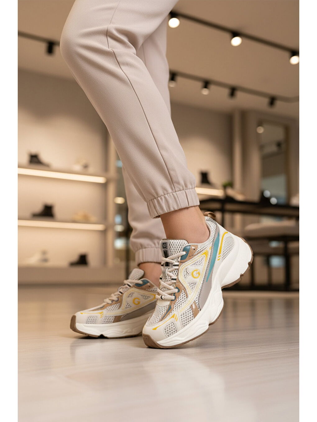 Sarı Fileli Hafif Bağcıklı Kadın Spor Ayakkabı 26Y353 G-2