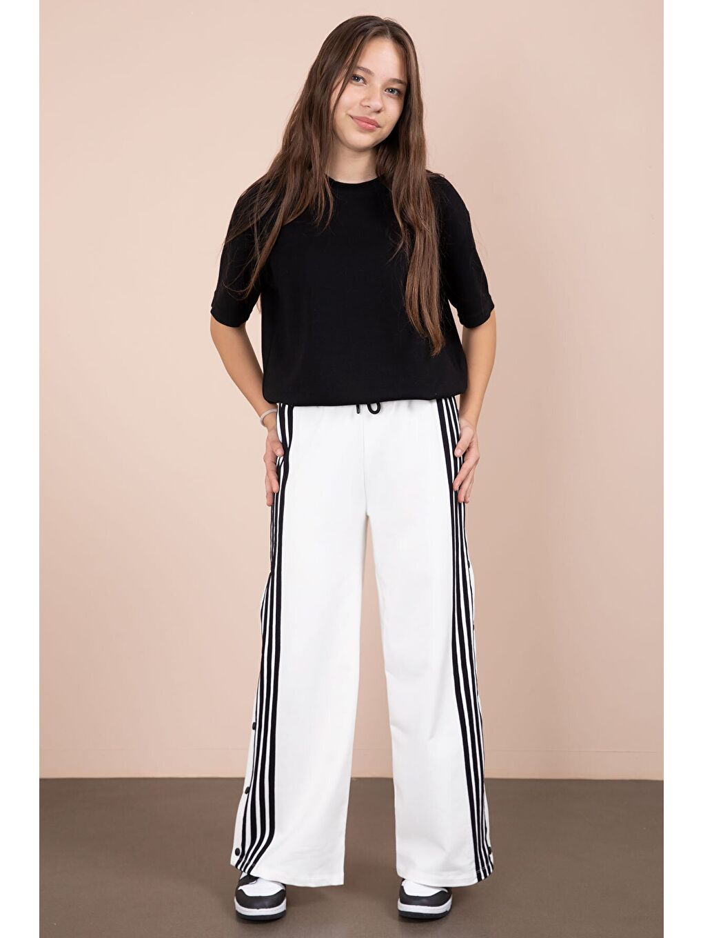 Ekru Şeritli Çıtçıt Kapama Geniş Paça Kız Çocuk Beli Lastikli Eşofman Altı 23282