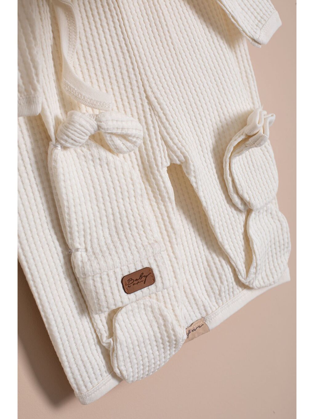 Bej Petekli 7'li Bebek Hastane Çıkışı Seti Unisex 23335-1