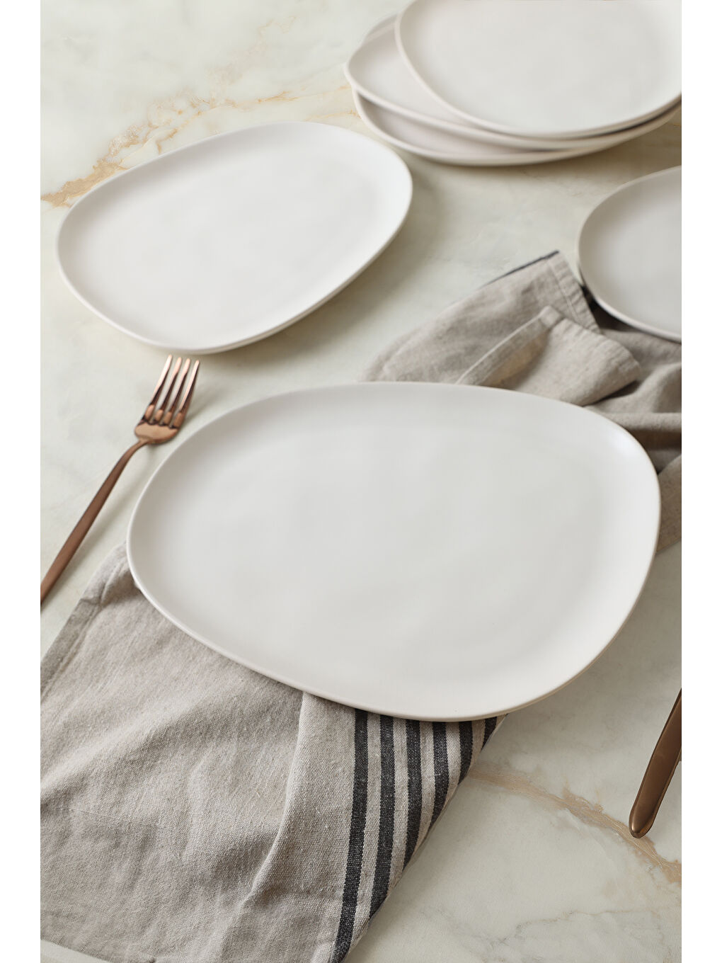 Mat Beyaz Tetra Servis Tabağı 30 Cm 6 Adet-1