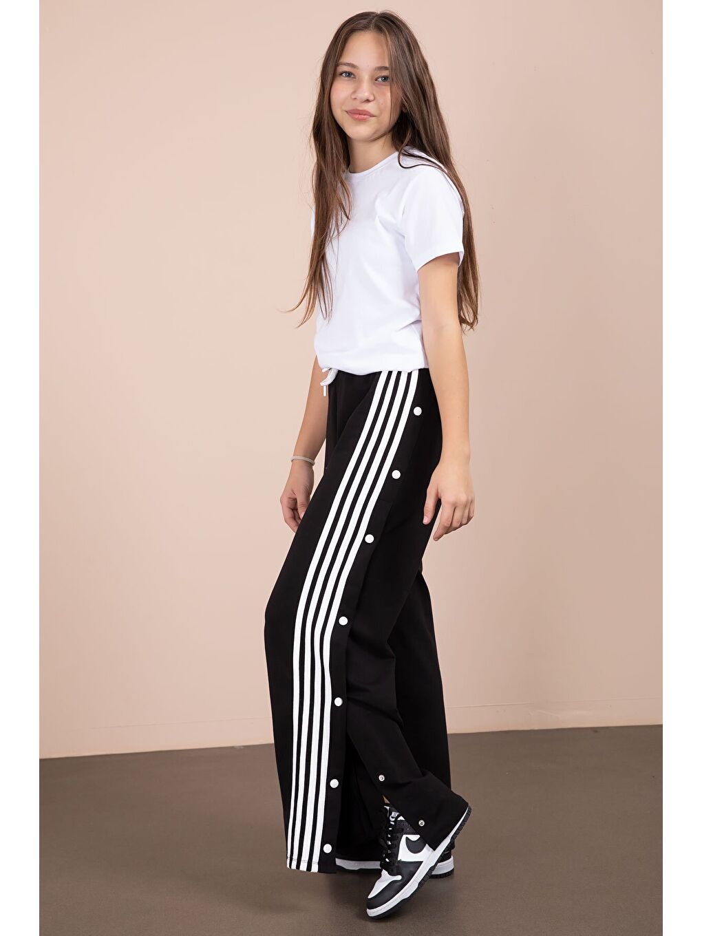 Siyah Şeritli Çıtçıt Kapama Geniş Paça Kız Çocuk Beli Lastikli Eşofman Altı 23281