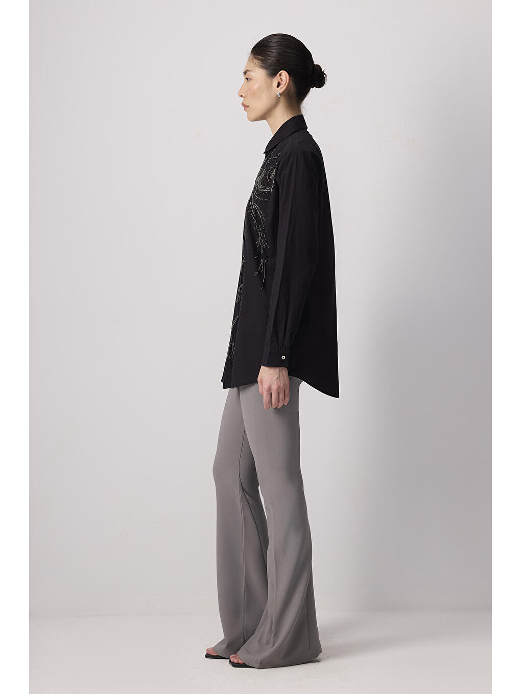 Siyah %100 Pamuklu Boncuk İşlemeli Gömlek-2