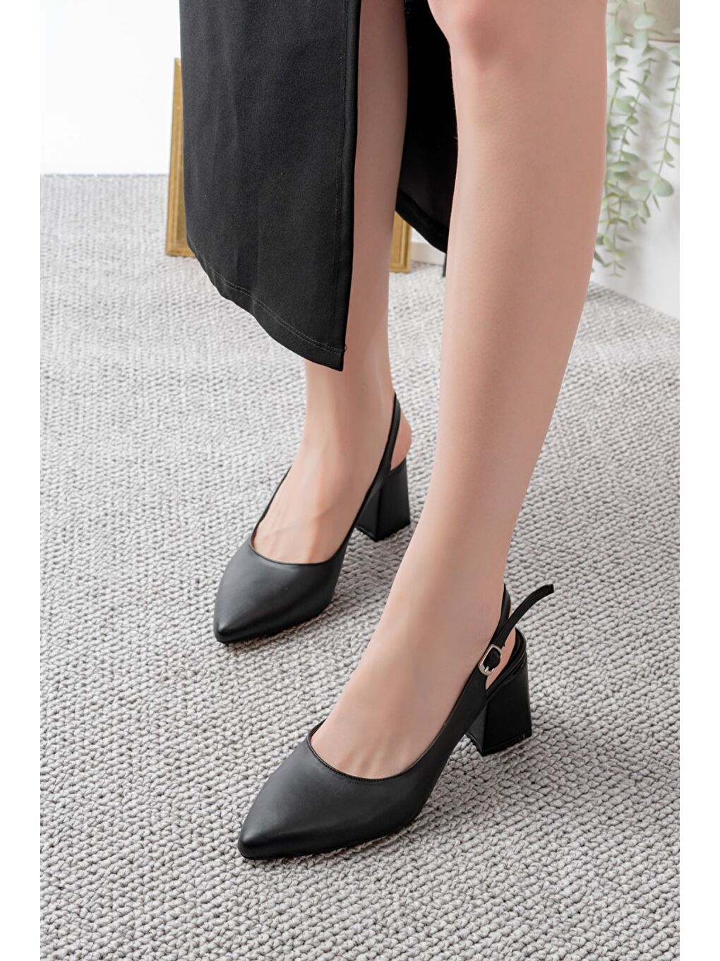 Kadın Louisa Siyah Cilt Arkası Açık Klasik Topuklu Ayakkabı