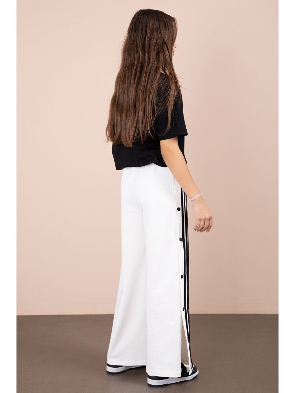 Ekru Şeritli Çıtçıt Kapama Geniş Paça Kız Çocuk Beli Lastikli Eşofman Altı 23282-4