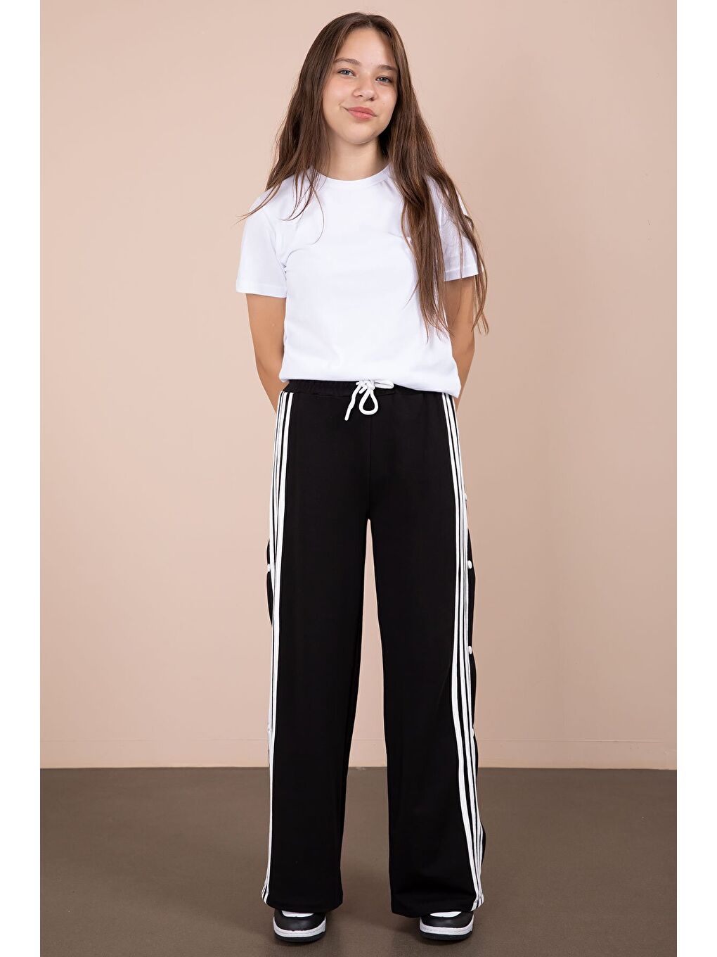 Siyah Şeritli Çıtçıt Kapama Geniş Paça Kız Çocuk Beli Lastikli Eşofman Altı 23281-2