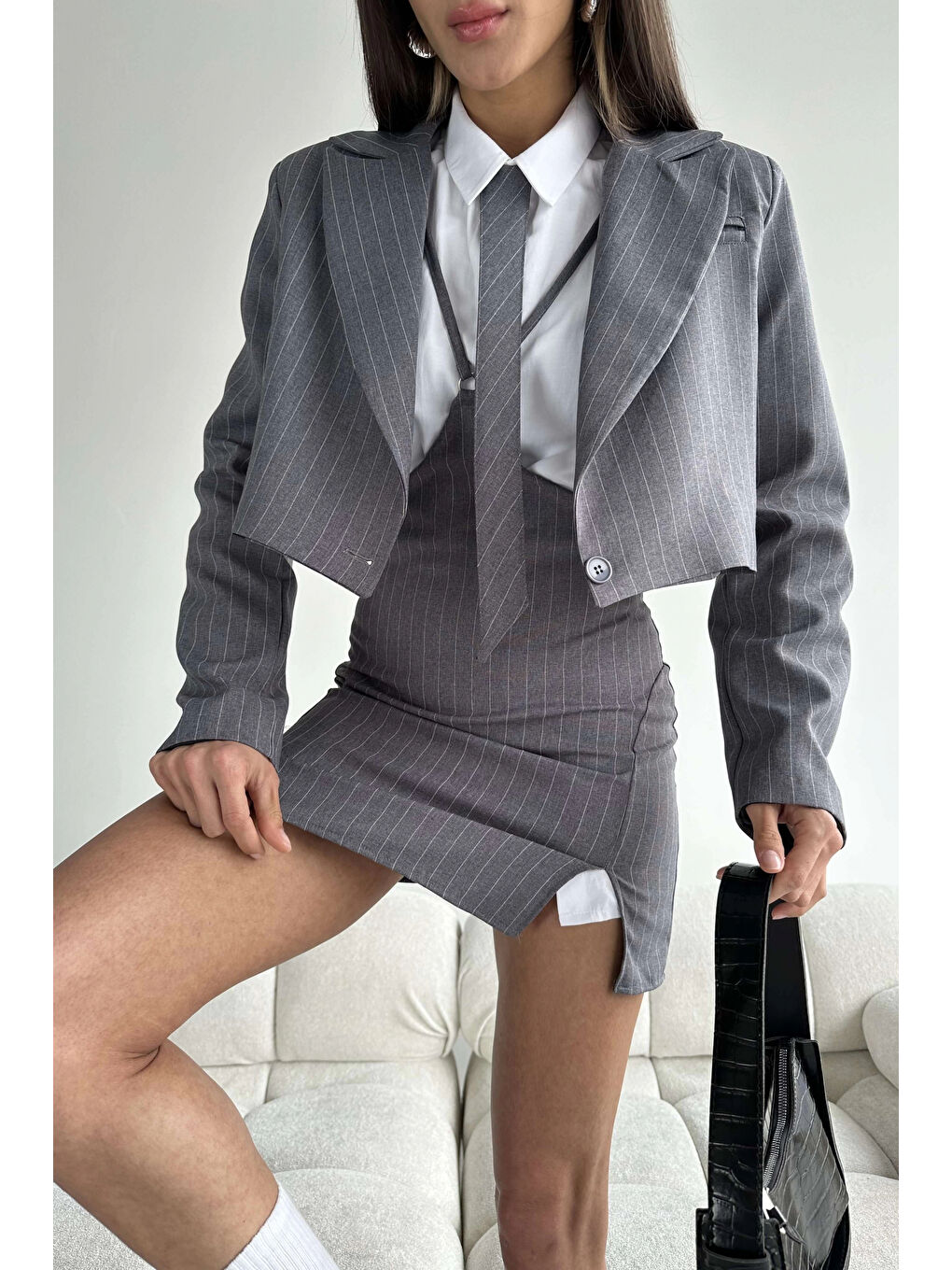 Kadın Gri Çizgili Kravat Takım 1026-221452-2