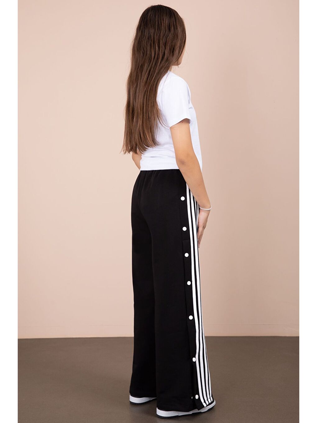 Siyah Şeritli Çıtçıt Kapama Geniş Paça Kız Çocuk Beli Lastikli Eşofman Altı 23281-4