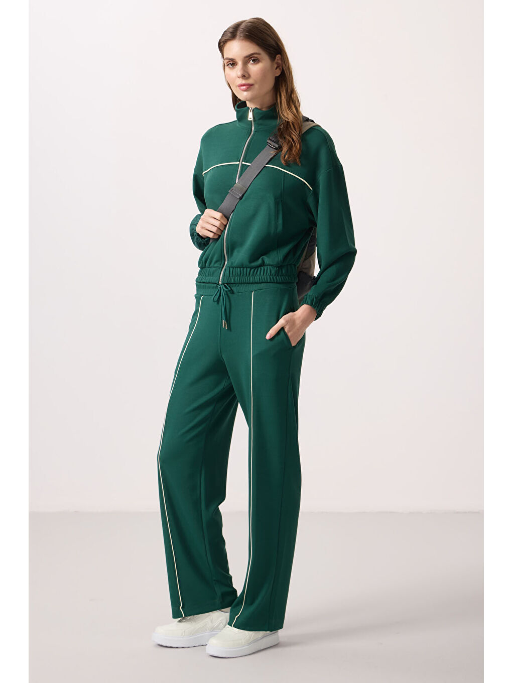 Yeşil Yumuşak Dokulu Dik Yaka Oversize Lastikli Kadın Eşofman Takım - 95349-1