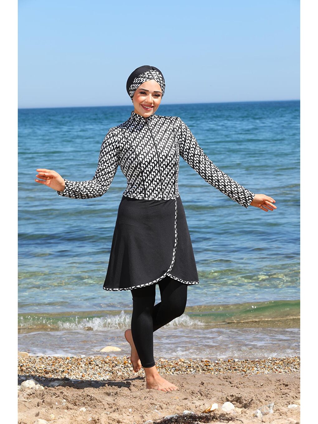 Siyah Damla Desen Pareo Model Taytlı Kapalı Tesettür Mayo 3350