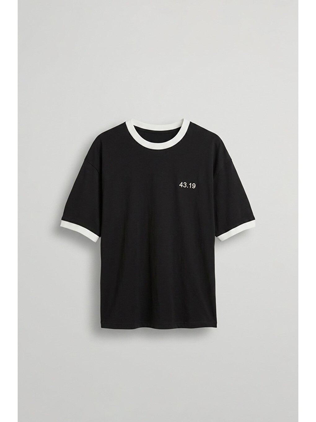 Erkek Nakış Detaylı Kontrast Bisiklet Yaka Boxy Fit T-Shirt Siyah