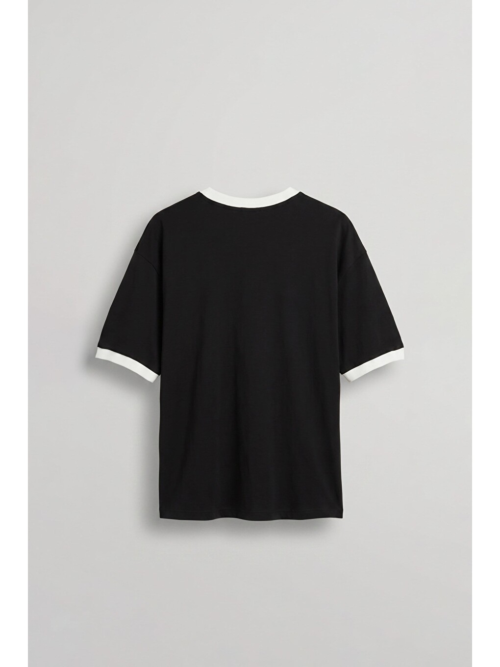 Erkek Nakış Detaylı Kontrast Bisiklet Yaka Boxy Fit T-Shirt Siyah-1