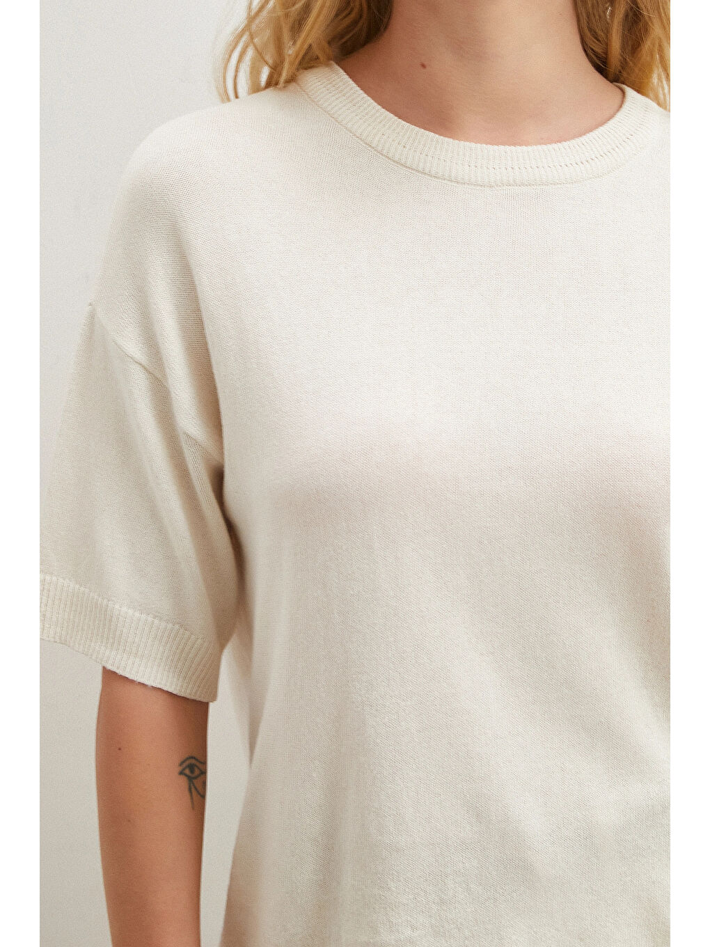 Bisiklet Yaka Triko T-shirt Ekru-4