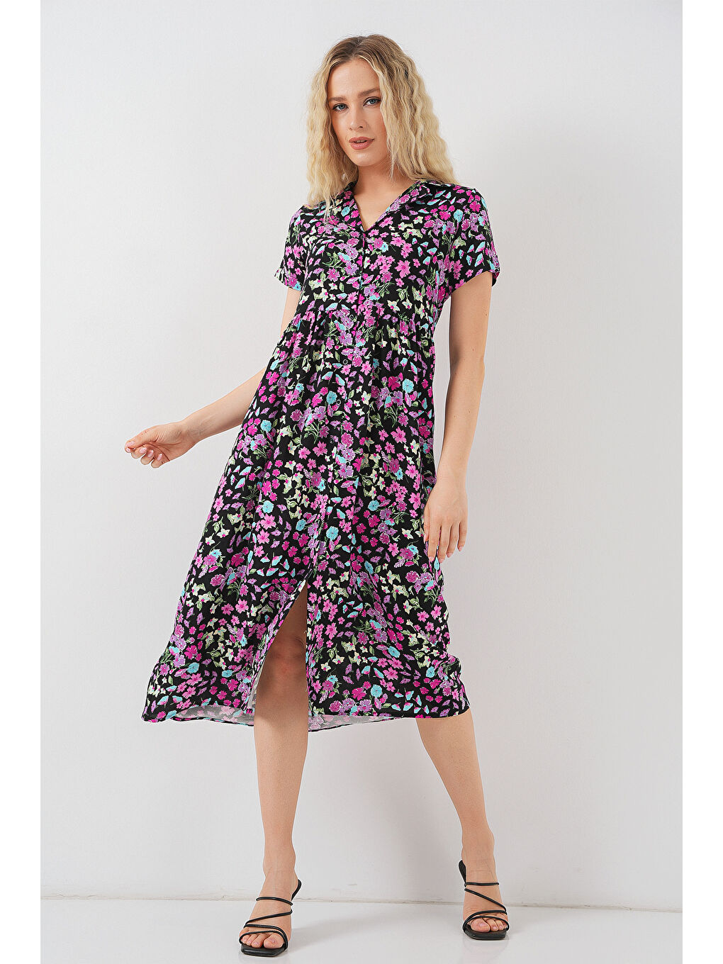 Kadın Boydan Düğmeli Kısa Kol Çiçekli Elbise 2561 - Siyah-1