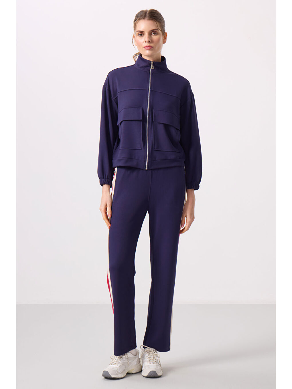 Koyu Mor Yumuşak Dokulu Dik Yaka Oversize Kargo Cepli Kadın Crop Top Sweatshirt - 97301-2