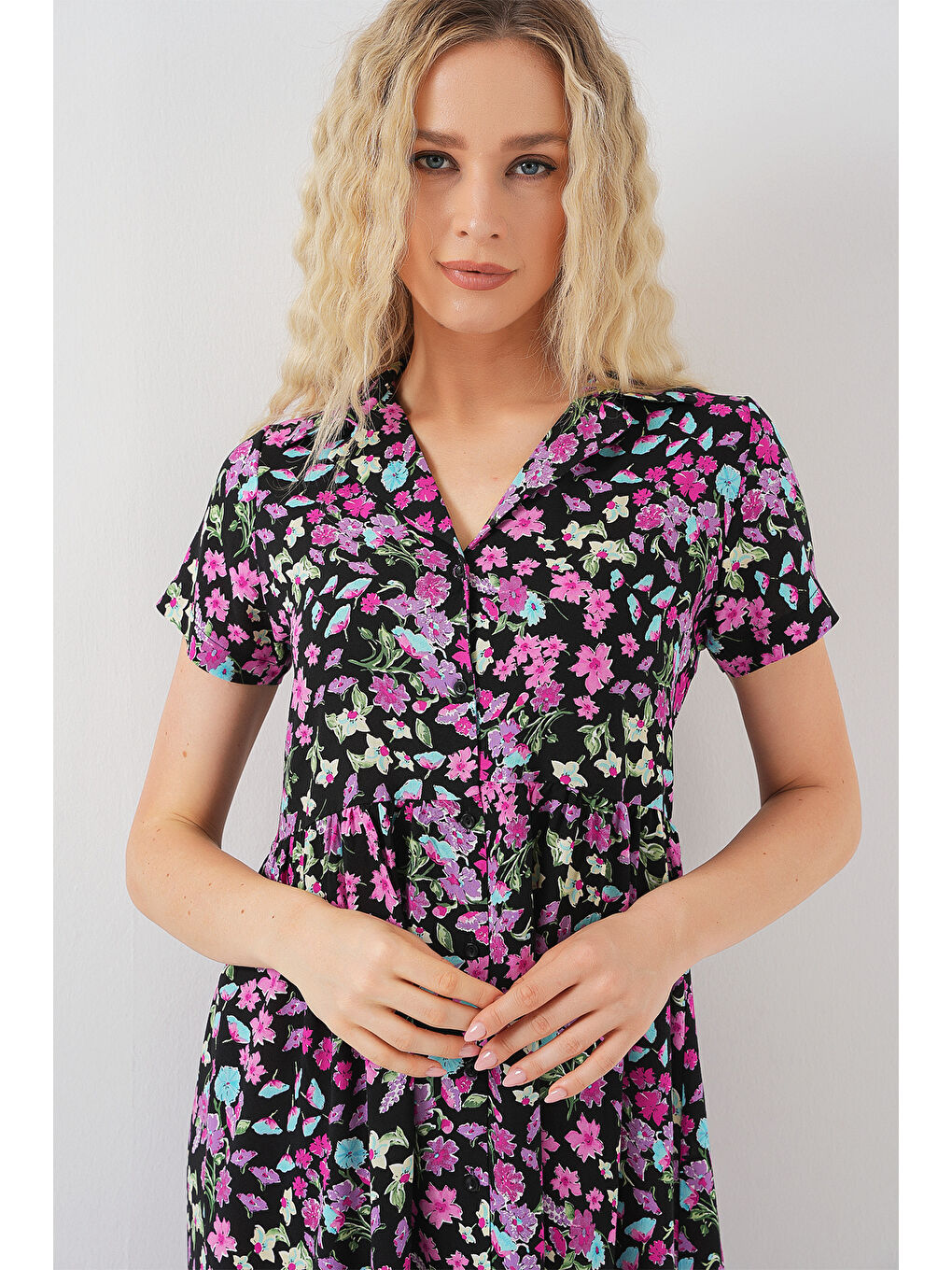 Kadın Boydan Düğmeli Kısa Kol Çiçekli Elbise 2561 - Siyah-4